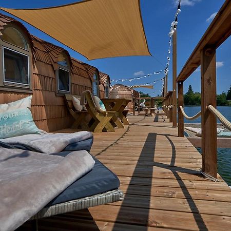 Lieblingsplatz Parey - Schwimmendes Iglu Hotel Kültér fotó