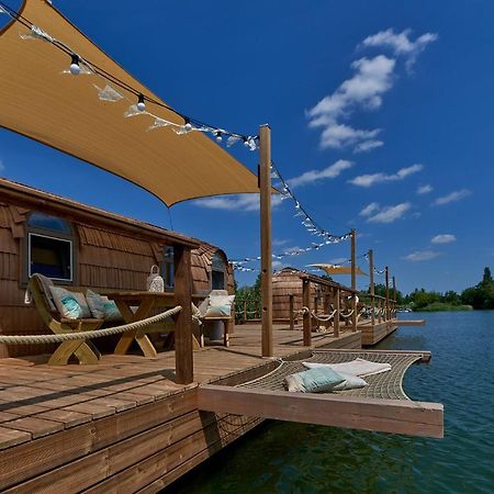 Lieblingsplatz Parey - Schwimmendes Iglu Hotel Kültér fotó