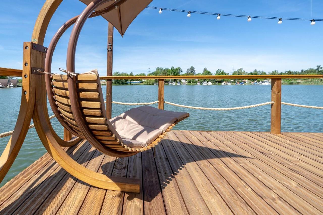 Lieblingsplatz Parey - Schwimmendes Iglu Hotel Kültér fotó