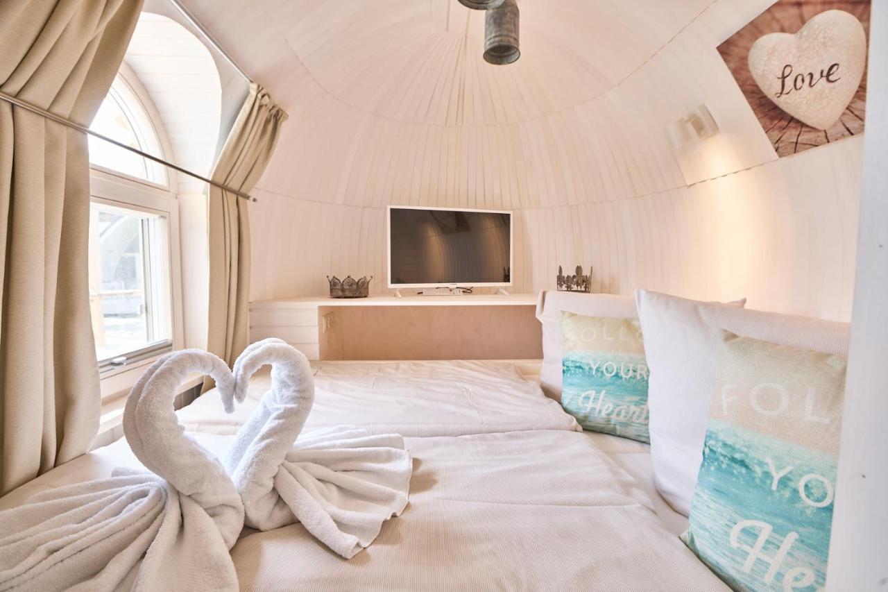 Lieblingsplatz Parey - Schwimmendes Iglu Hotel Kültér fotó