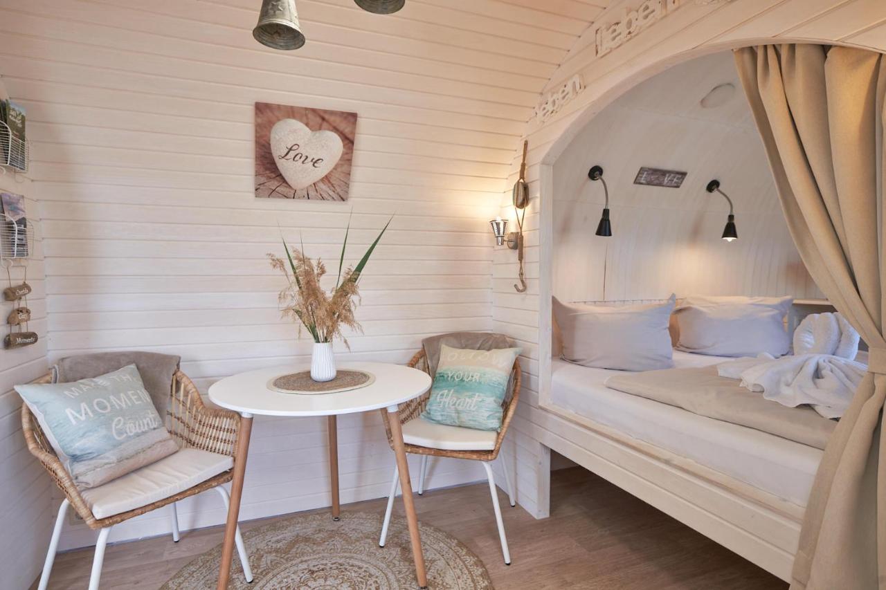 Lieblingsplatz Parey - Schwimmendes Iglu Hotel Kültér fotó